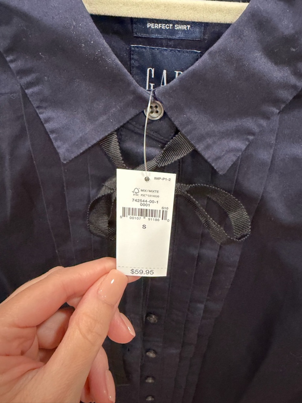 BNWT Gap navy w/black tie perfect shirt, small